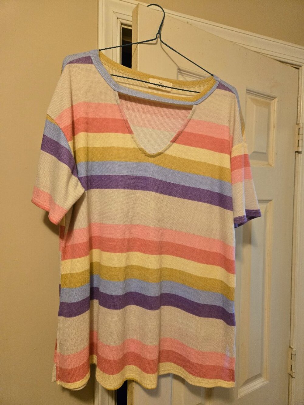 Hopely M waffle stripe top, very cute